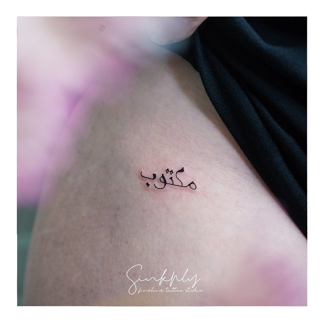 Tatuaje de destellos en antebrazo, línea fina Sinkply Madrid