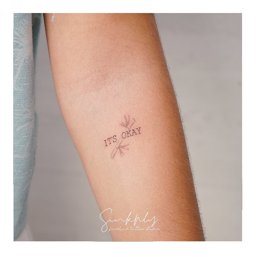 Tatuaje de destellos en antebrazo, línea fina Sinkply Madrid