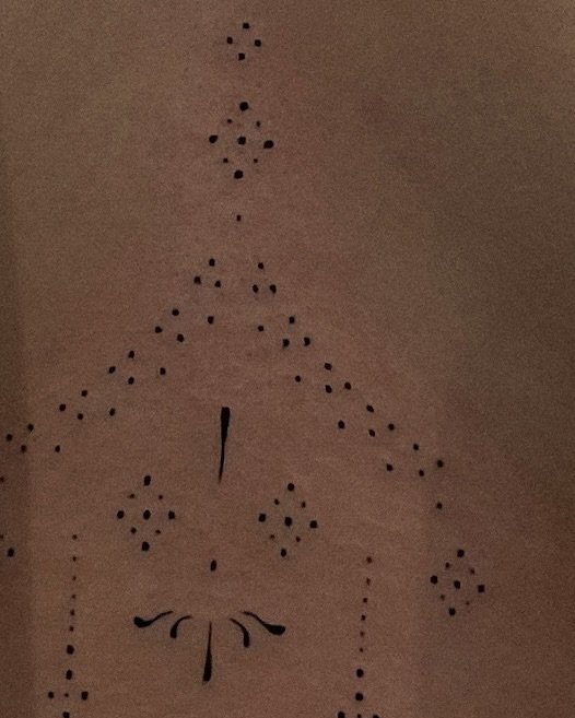Tatuaje de destellos en antebrazo, línea fina Sinkply Madrid
