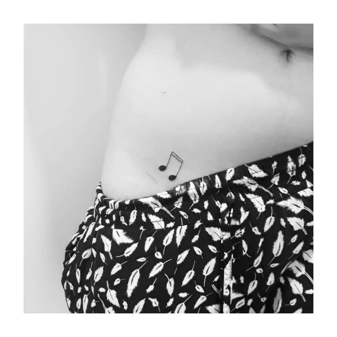 Tatuaje de destellos en hombro, línea fina Sinkply Madrid