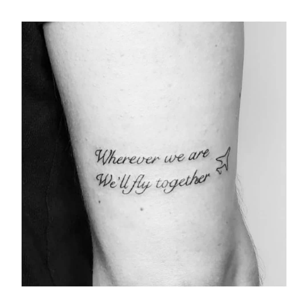 Tatuaje de destellos en pierna, línea fina Sinkply Madrid