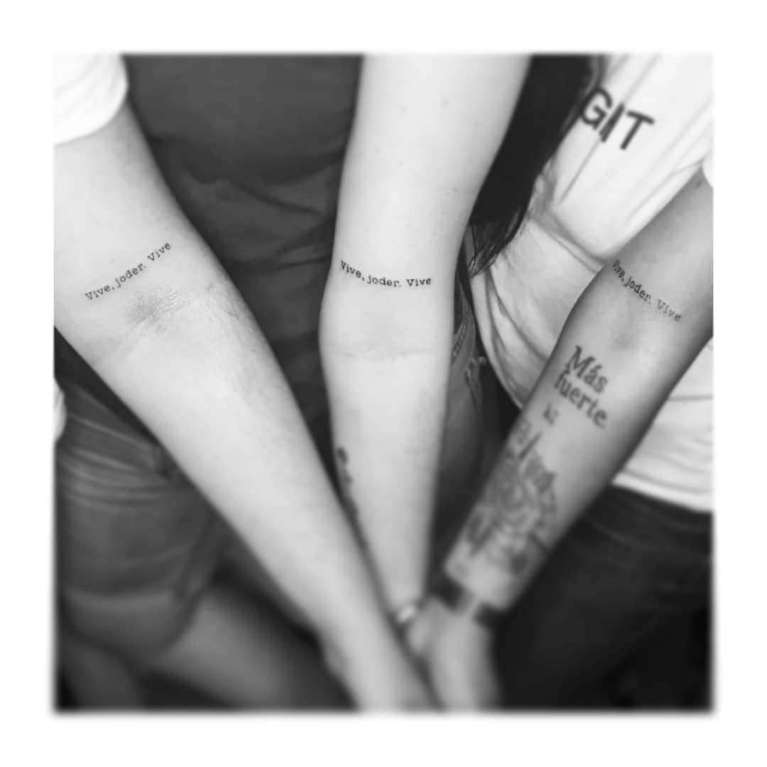 Tatuaje de matching en antebrazo, línea fina Sinkply Madrid