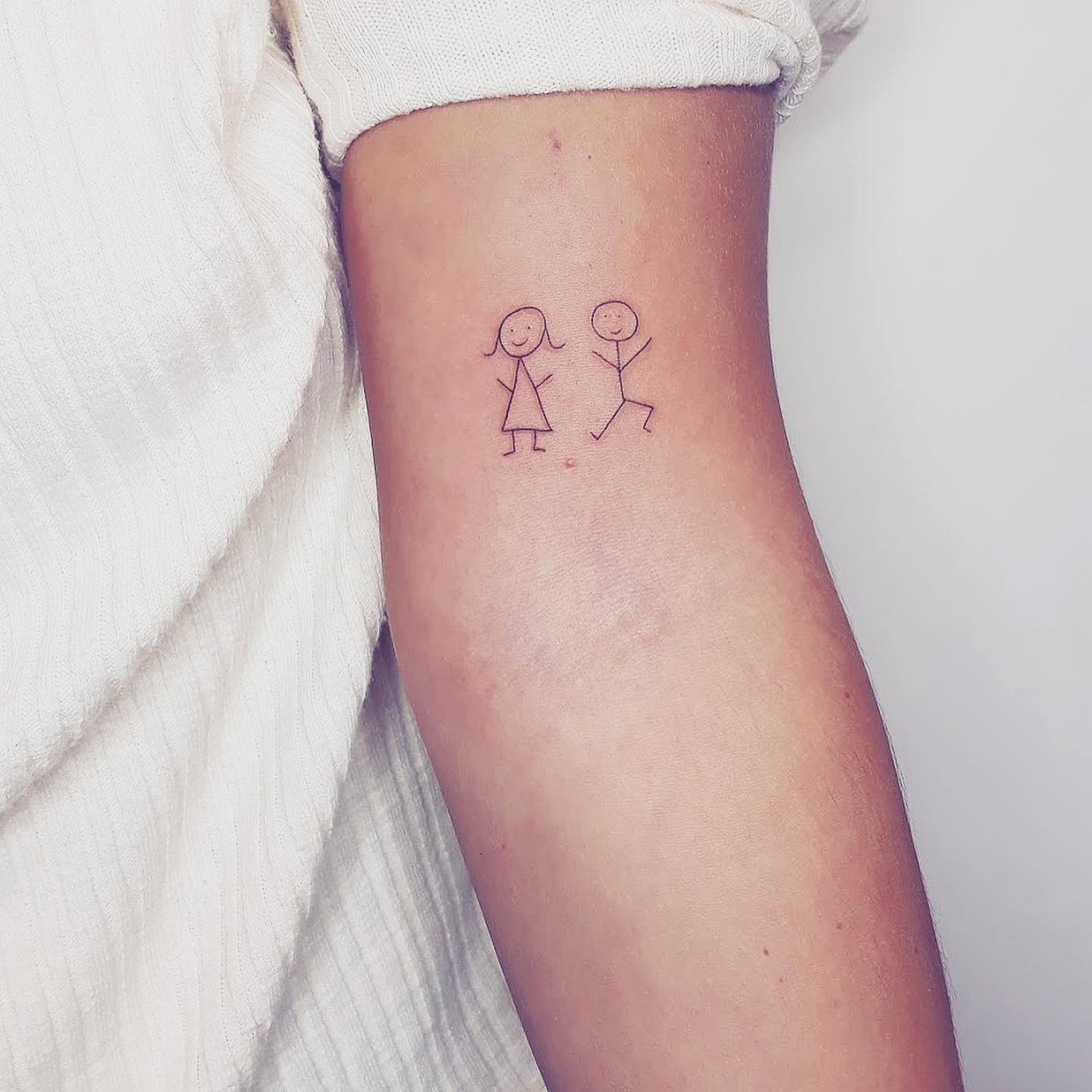 Tatuaje de matching en antebrazo, línea fina Sinkply Madrid