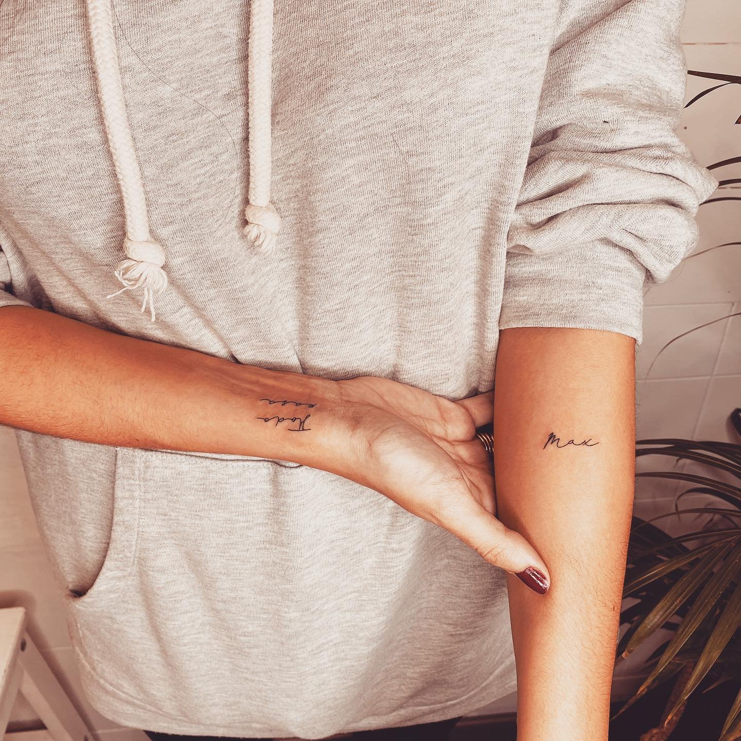 Tatuaje de matching en antebrazo, línea fina Sinkply Madrid