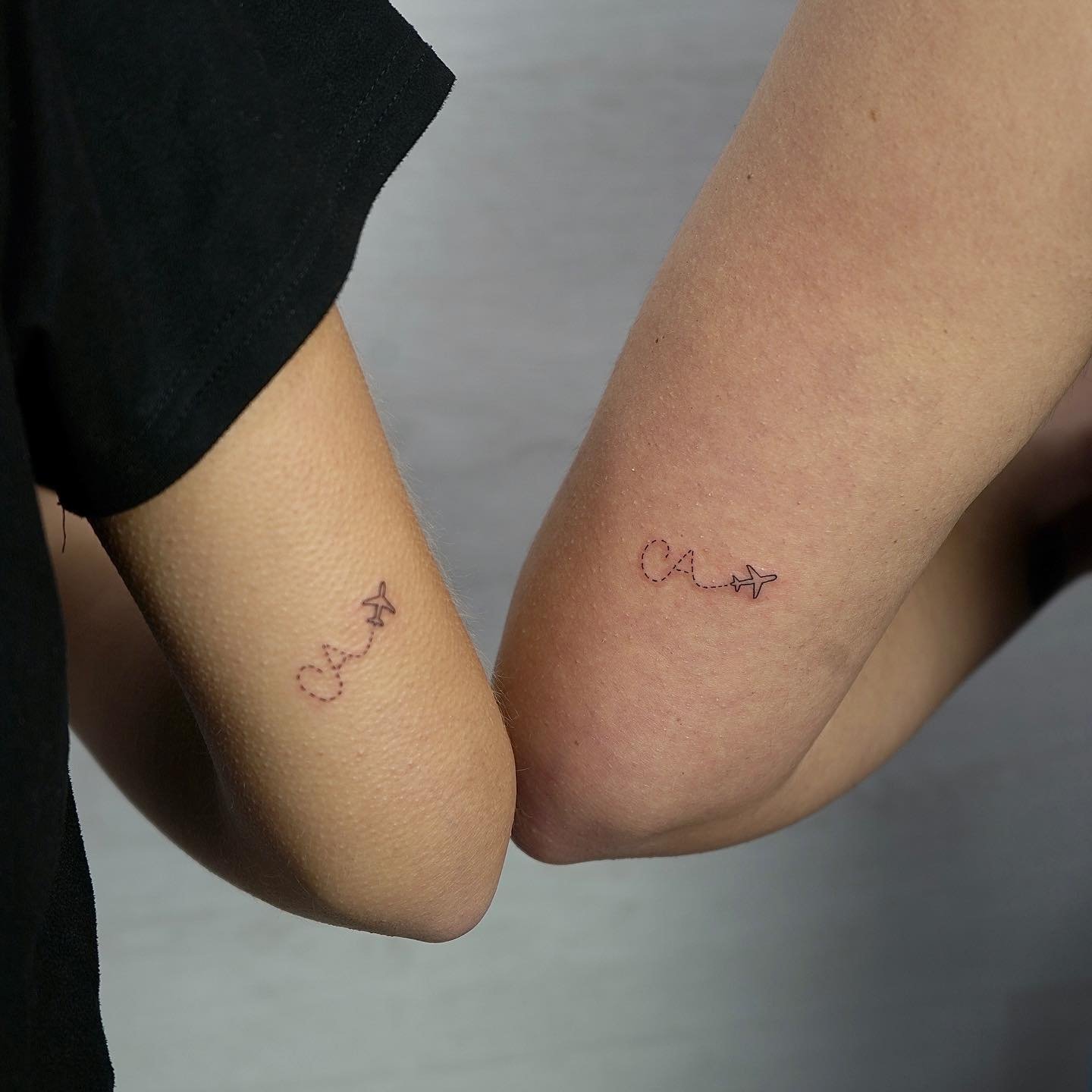 Tatuaje de matching en antebrazo, línea fina Sinkply Madrid