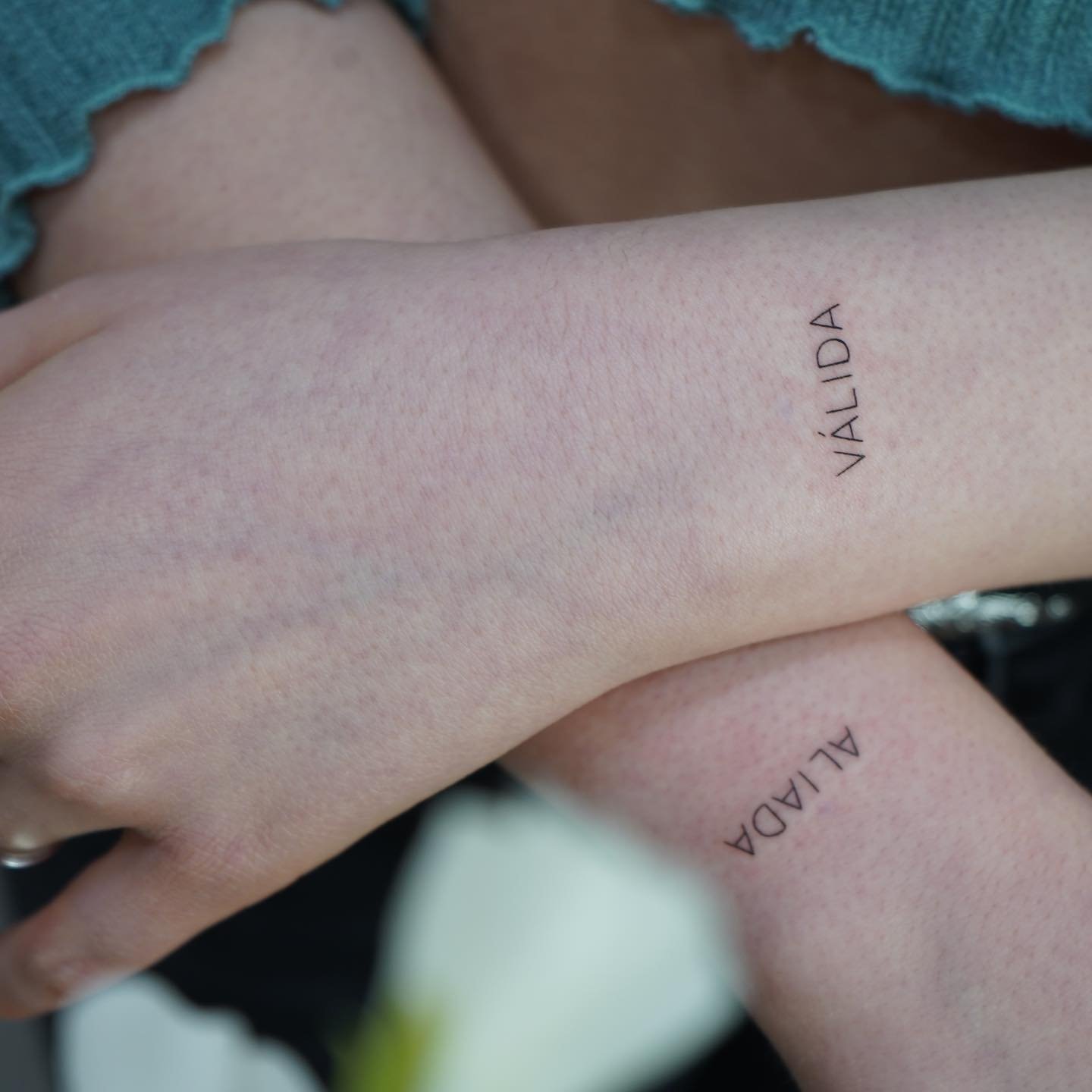 Tatuaje de matching en antebrazo, línea fina Sinkply Madrid