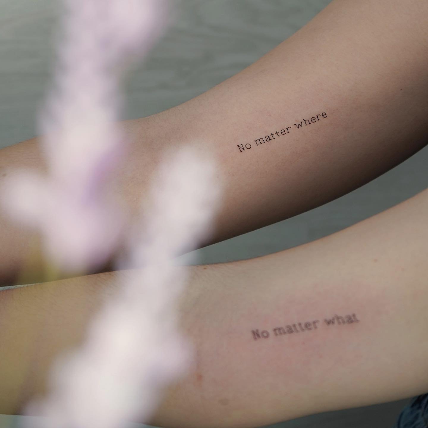 Tatuaje de matching en antebrazo, línea fina Sinkply Madrid