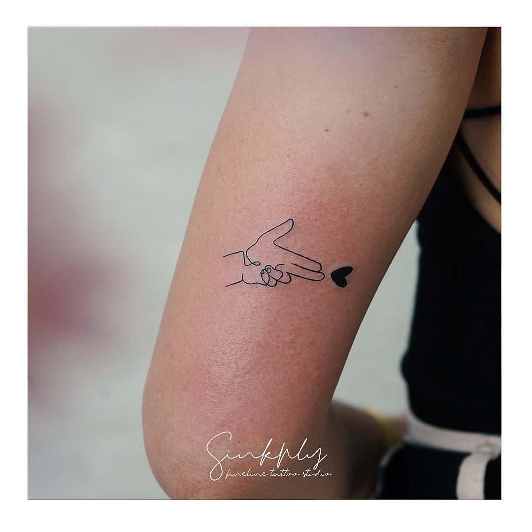 Tatuaje de matching en antebrazo, línea fina Sinkply Madrid