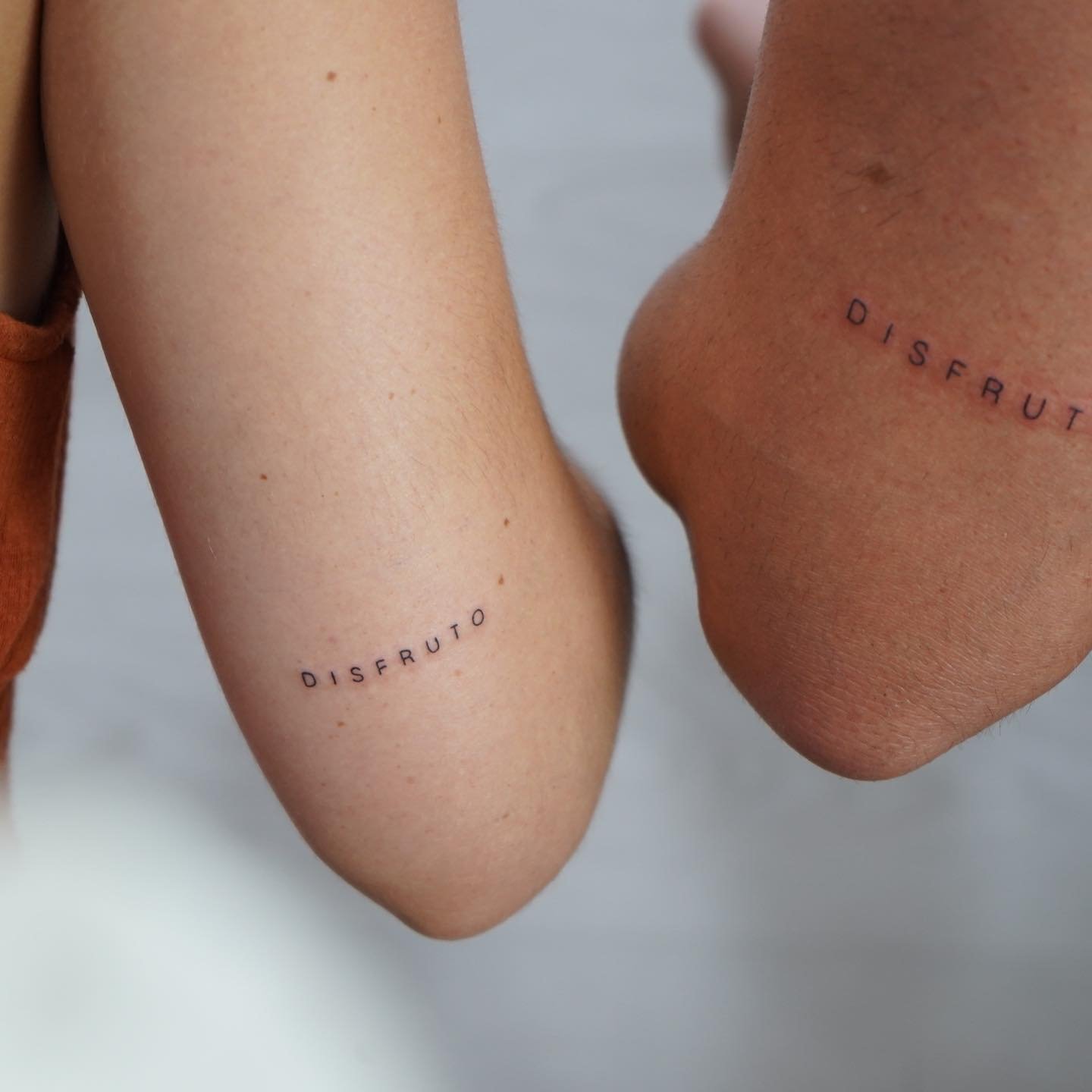 Tatuaje de matching en antebrazo, línea fina Sinkply Madrid