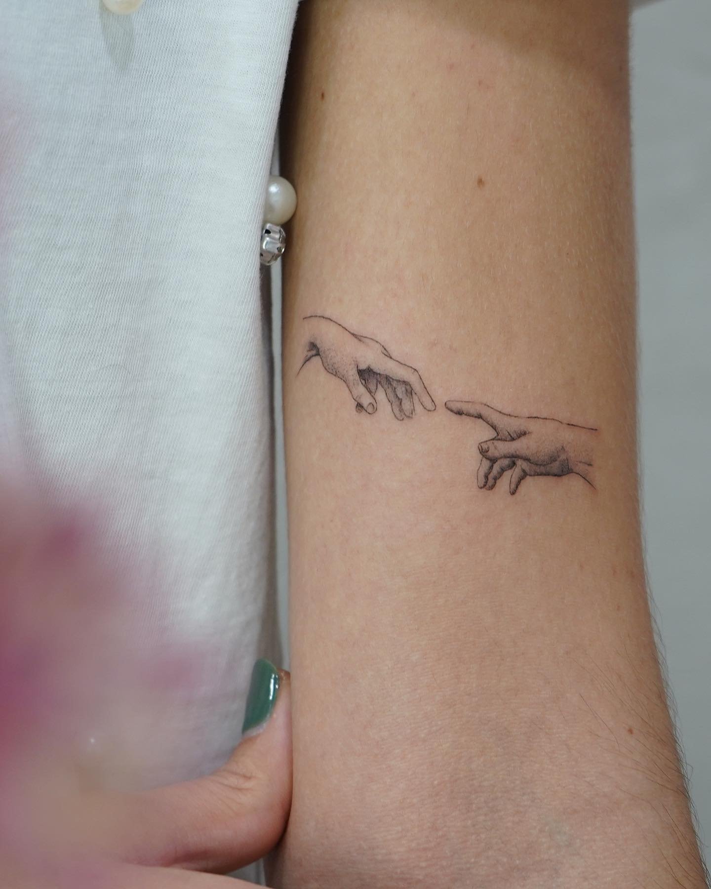 Tatuaje de matching en antebrazo, línea fina Sinkply Madrid