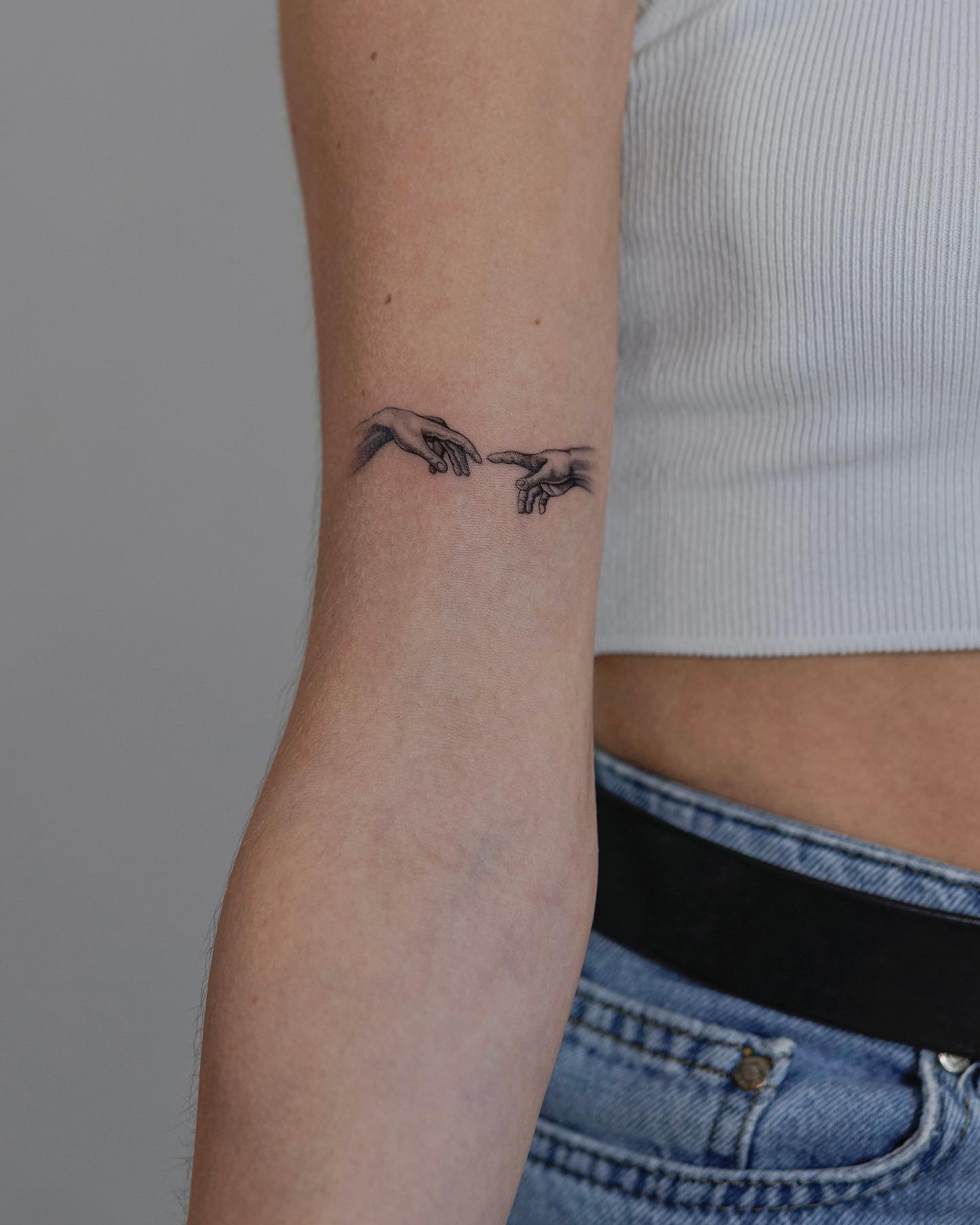 Tatuaje de matching en antebrazo, línea fina Sinkply Madrid