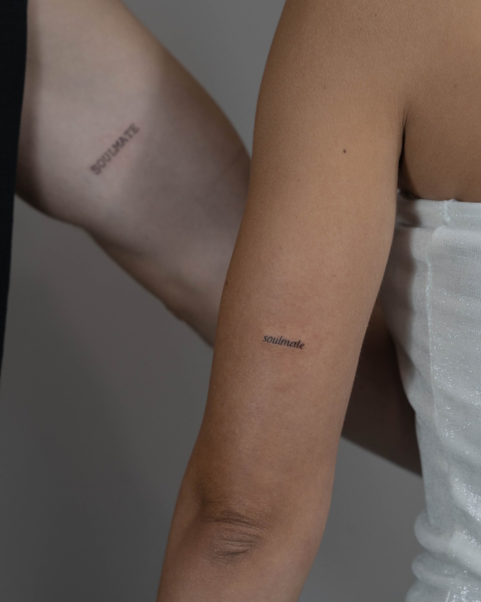 Tatuaje de matching en antebrazo, línea fina Sinkply Madrid