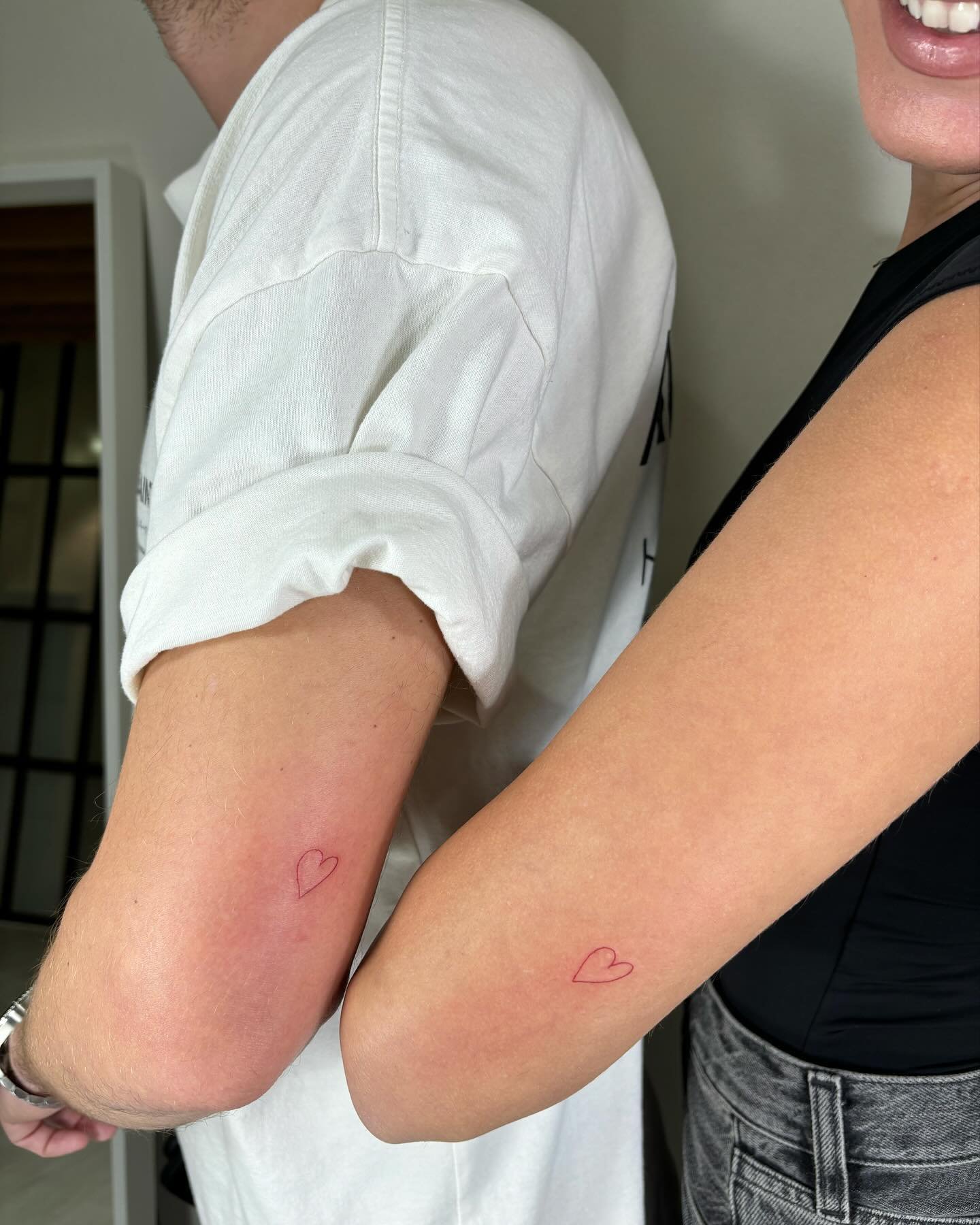Tatuaje de matching en antebrazo, línea fina Sinkply Madrid