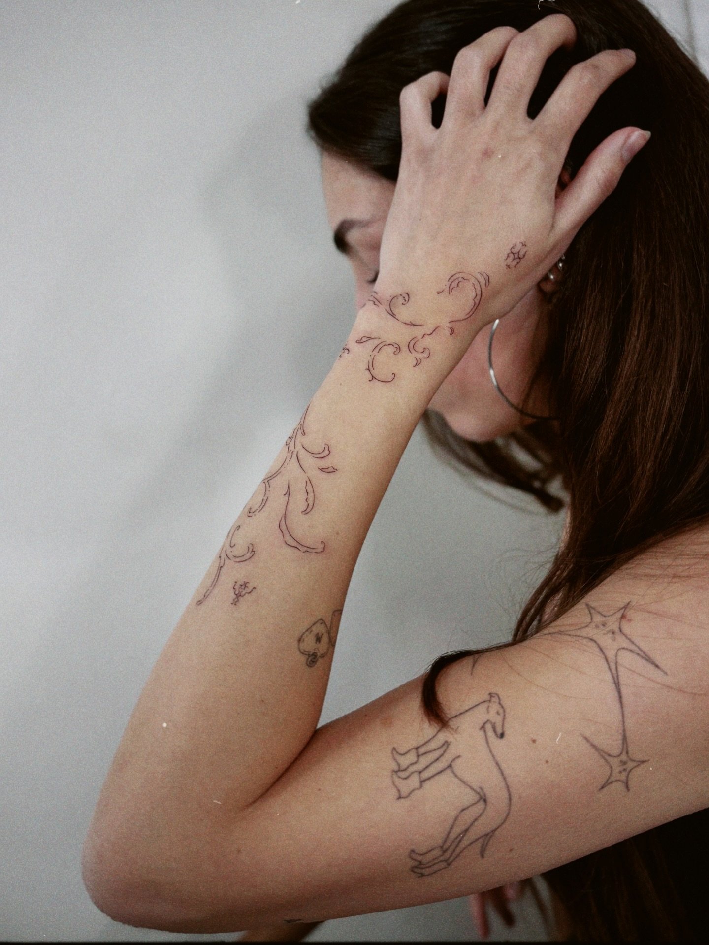 Tatuaje de matching en antebrazo, línea fina Sinkply Madrid