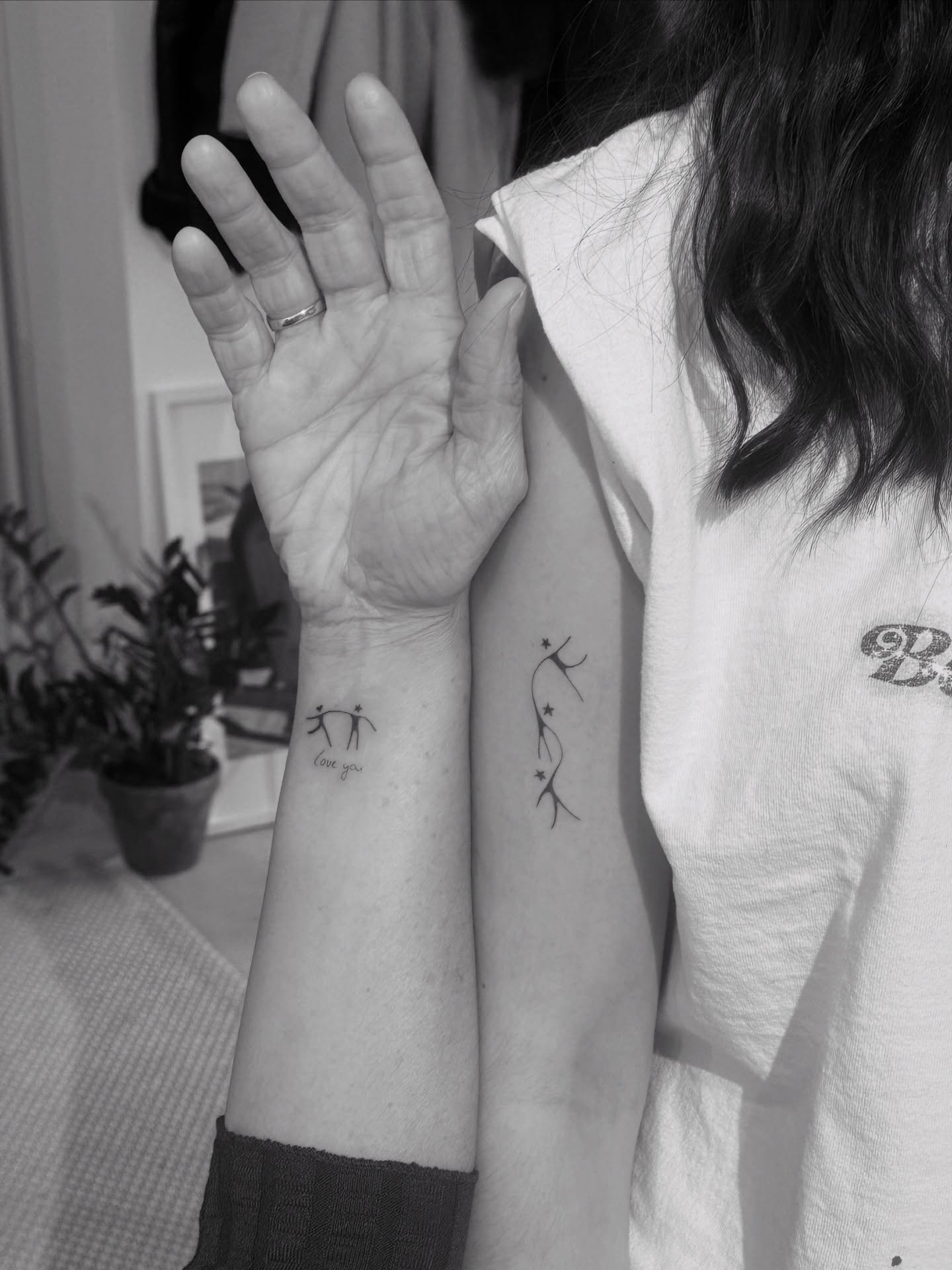 Tatuaje de matching en antebrazo, línea fina Sinkply Madrid
