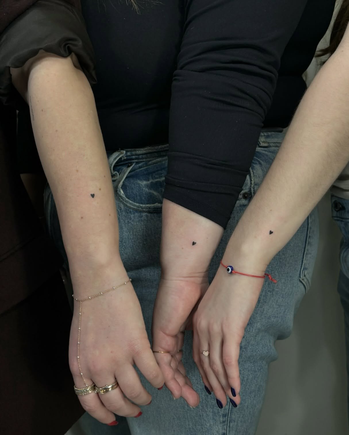 Tatuaje de matching en antebrazo, línea fina Sinkply Madrid