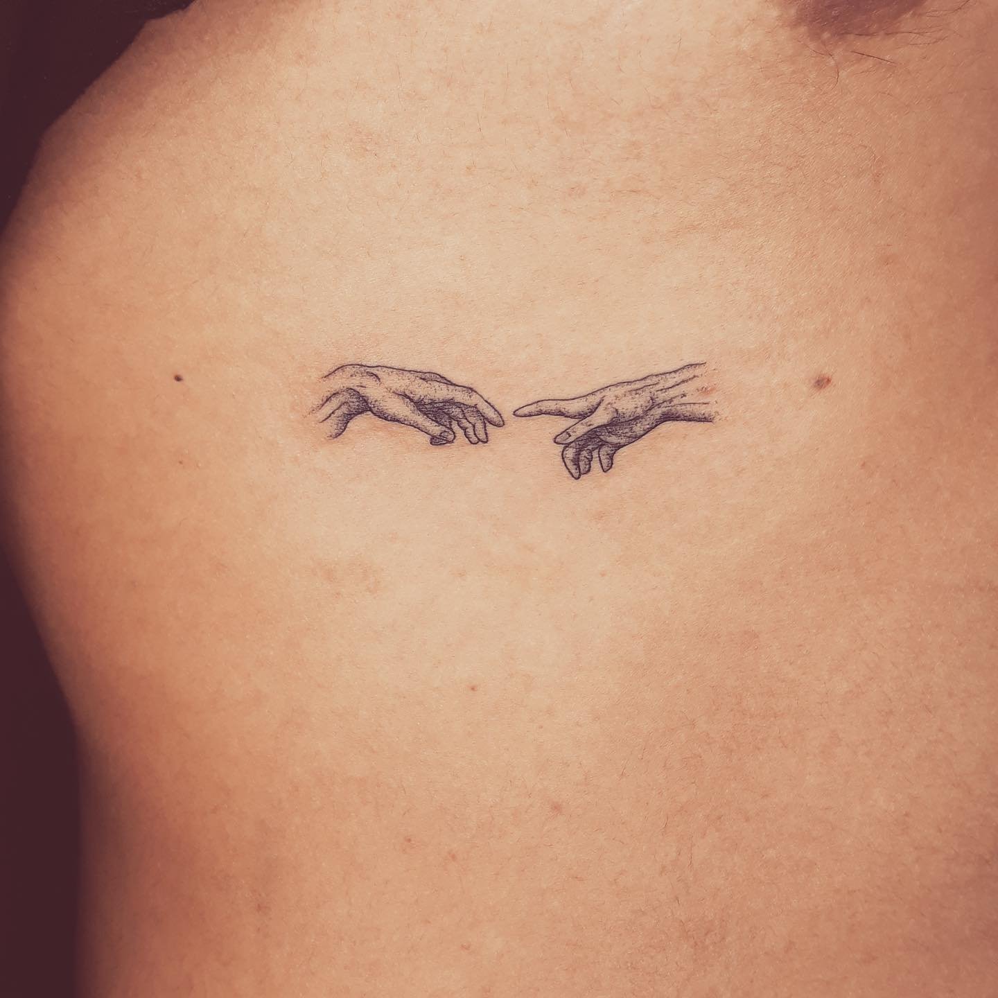 Tatuaje de matching en antebrazo, línea fina Sinkply Madrid