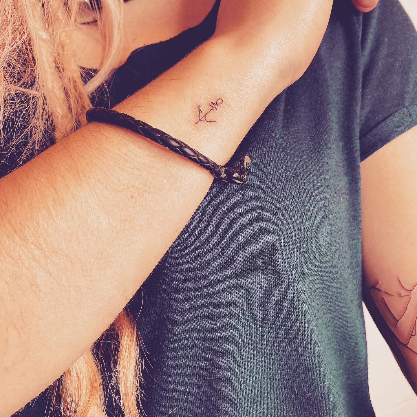 Tatuaje de matching en antebrazo, línea fina Sinkply Madrid
