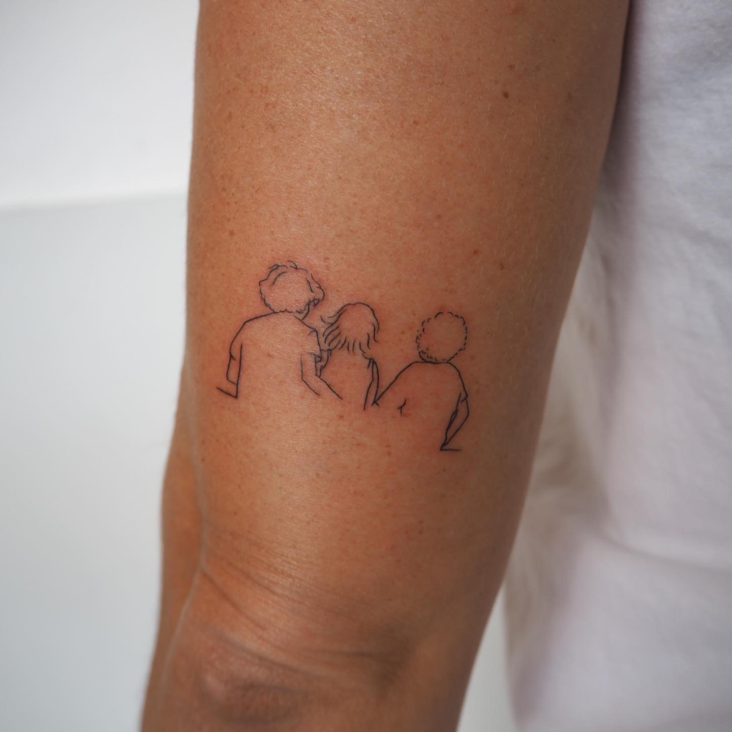 Tatuaje de matching en antebrazo, línea fina Sinkply Madrid