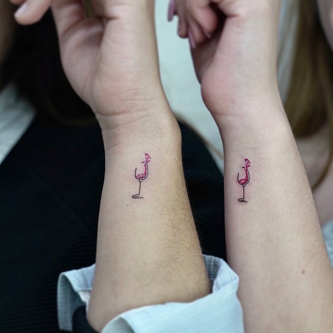 Tatuaje de matching en antebrazo, línea fina Sinkply Madrid
