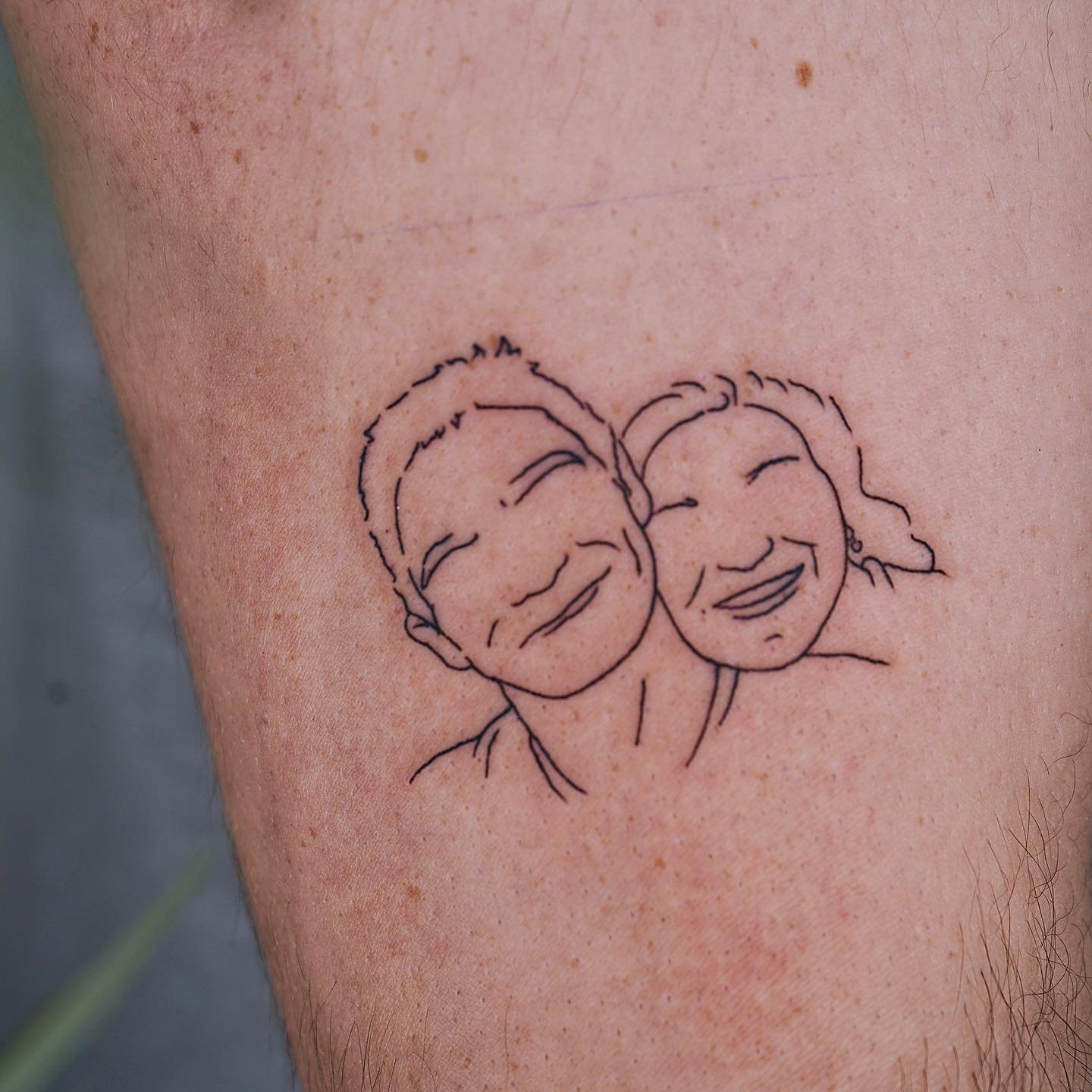 Tatuaje de matching en antebrazo, línea fina Sinkply Madrid