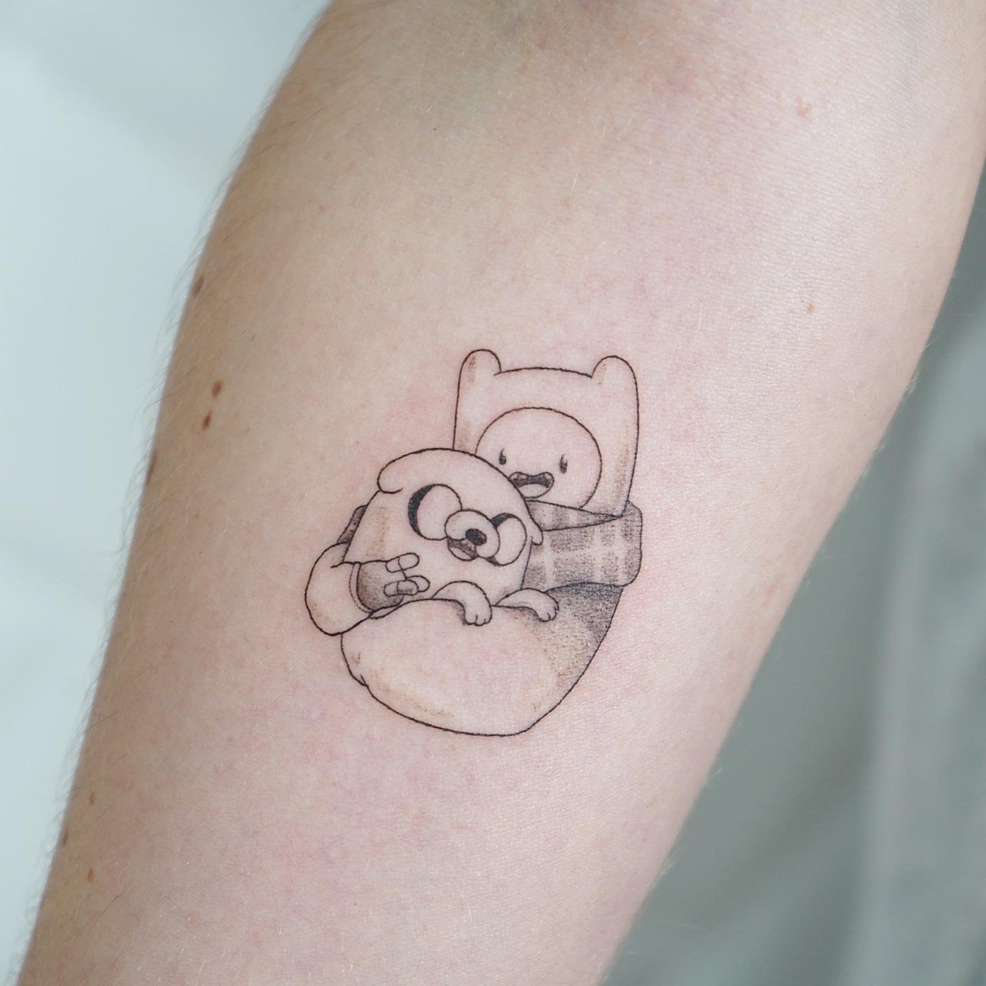 Tatuaje de matching en antebrazo, línea fina Sinkply Madrid