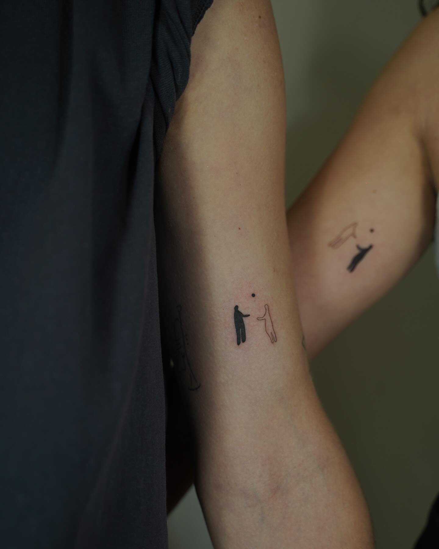 Tatuaje de matching en antebrazo, línea fina Sinkply Madrid
