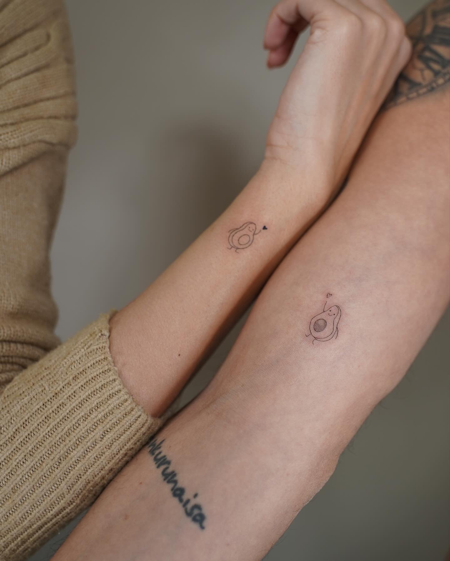 Tatuaje de matching en antebrazo, línea fina Sinkply Madrid