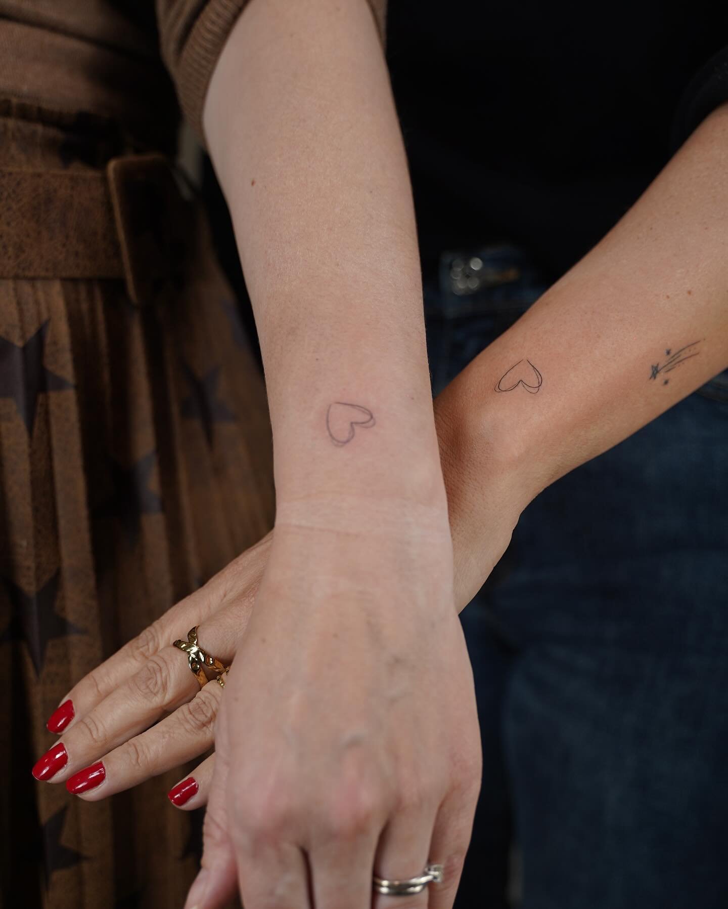 Tatuaje de matching en antebrazo, línea fina Sinkply Madrid