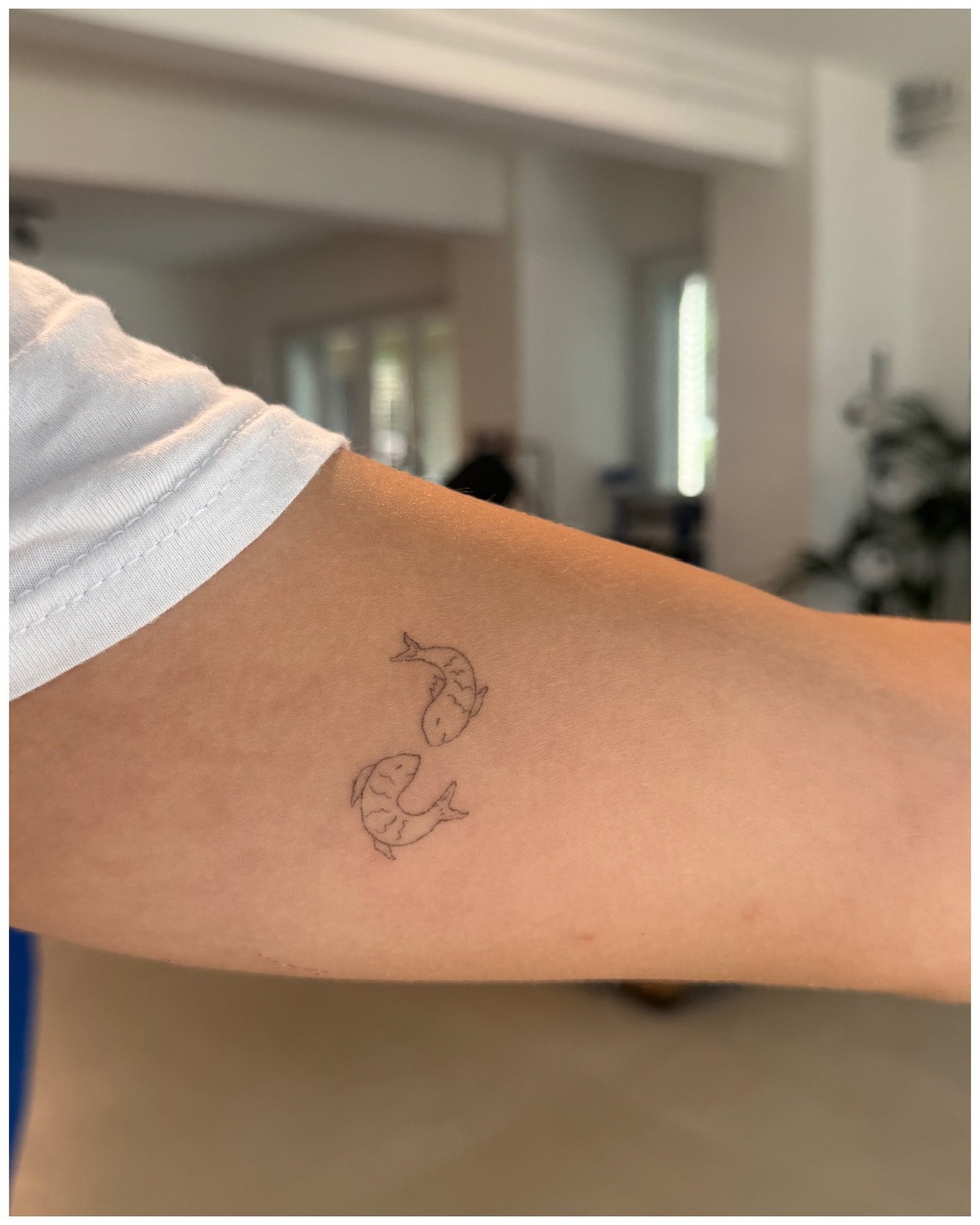 Tatuaje de matching en antebrazo, línea fina Sinkply Madrid