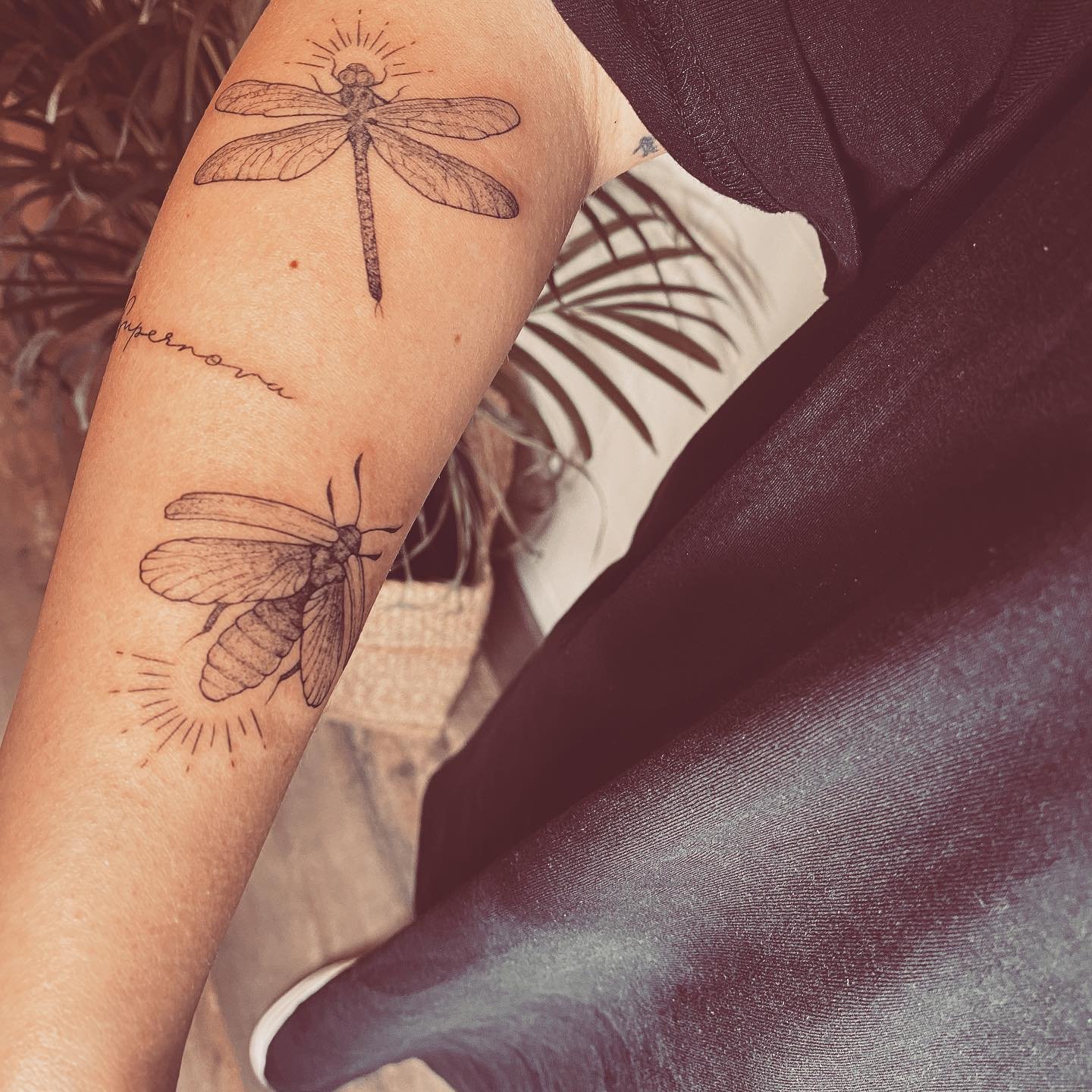 Tatuaje de matching en brazo, línea fina Sinkply Madrid