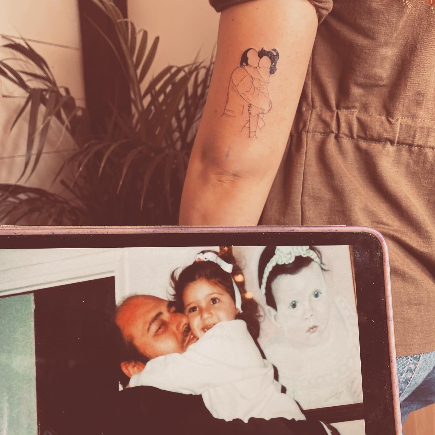 Tatuaje de matching en brazo, línea fina Sinkply Madrid