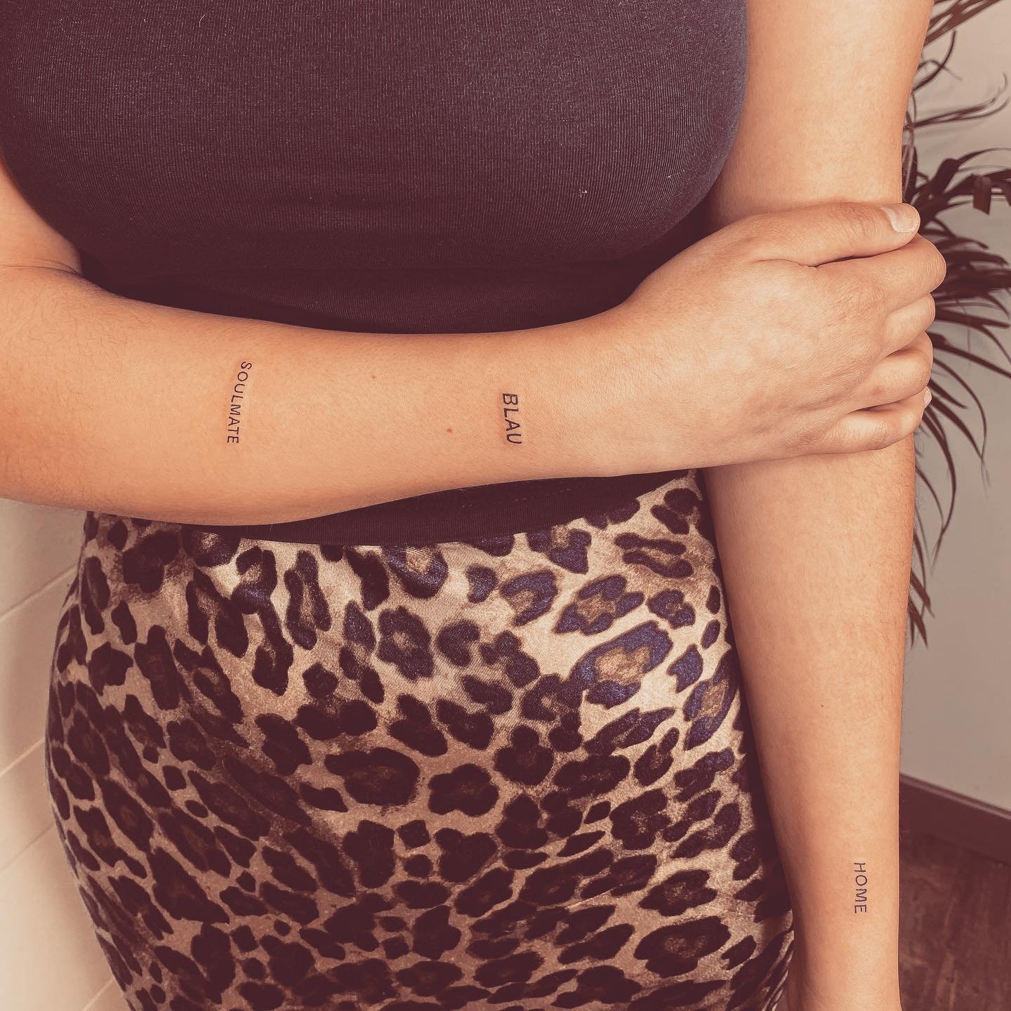 Tatuaje de matching en brazo, línea fina Sinkply Madrid