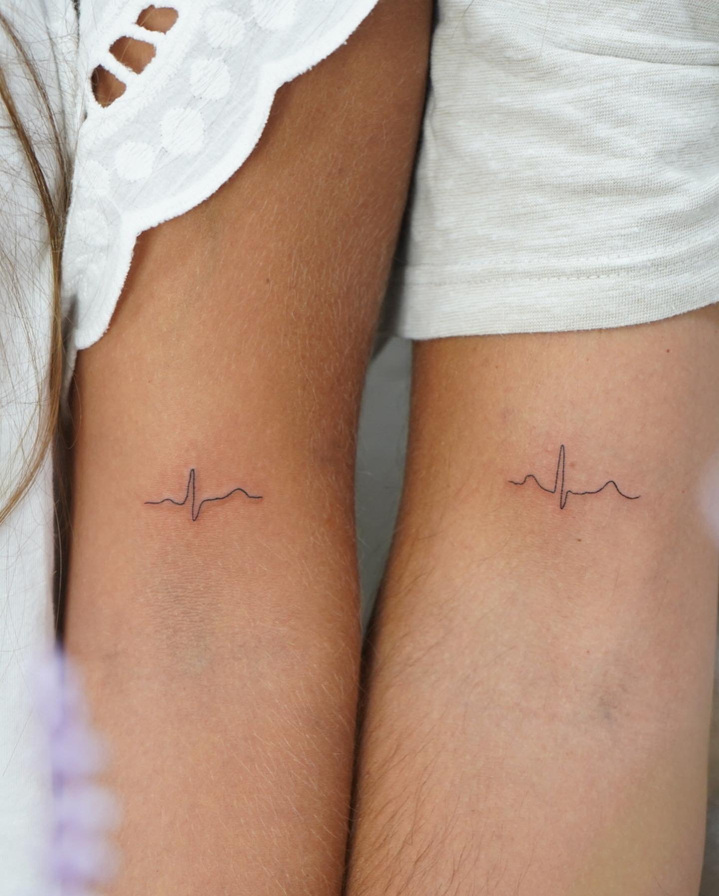 Tatuaje de matching en brazo, línea fina Sinkply Madrid