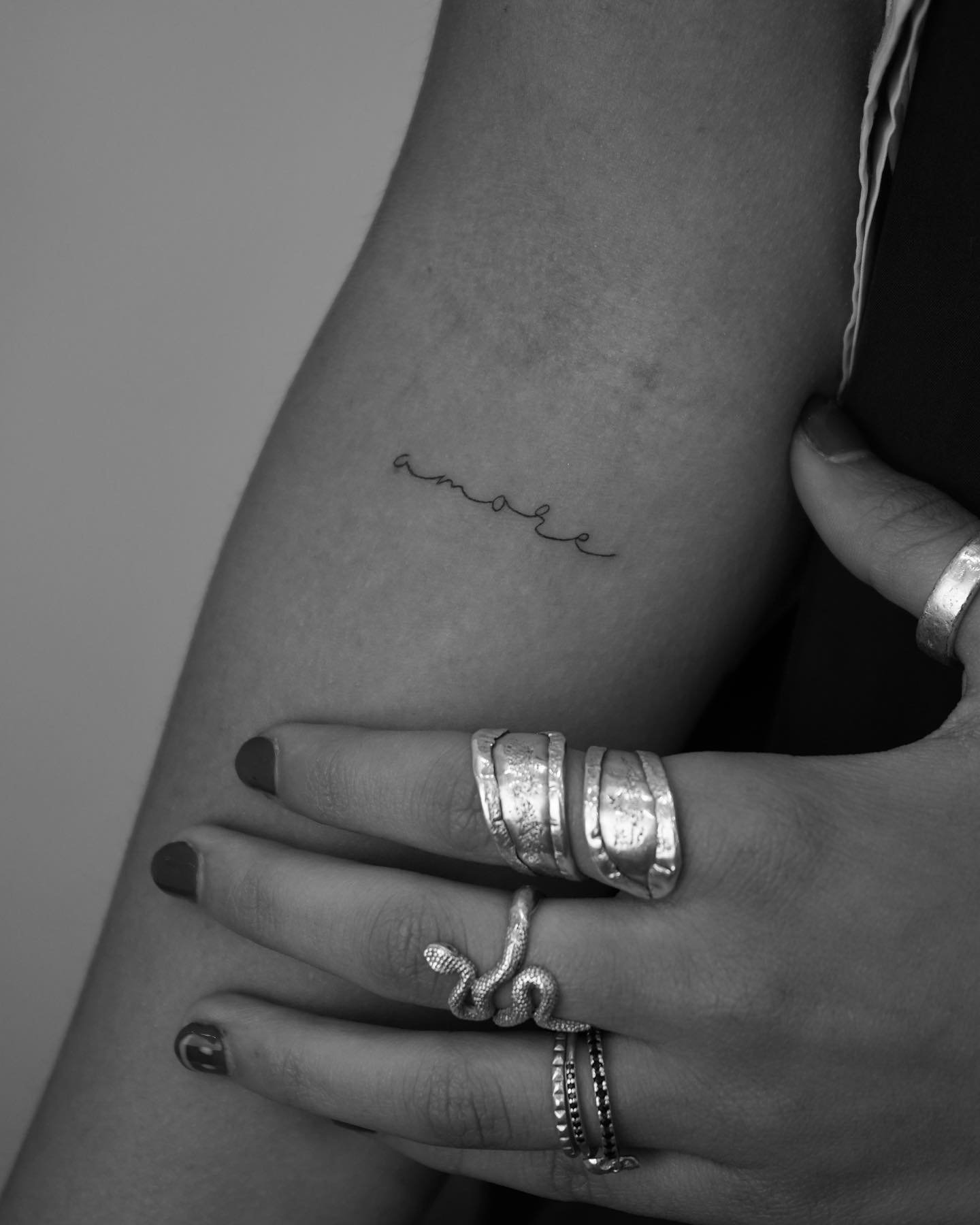 Tatuaje de matching en brazo, línea fina Sinkply Madrid