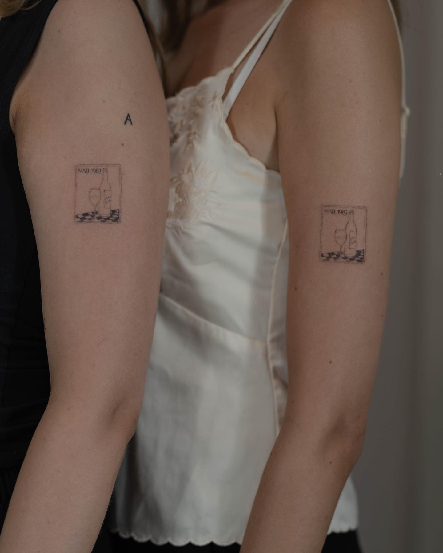 Tatuaje de matching en brazo, línea fina Sinkply Madrid