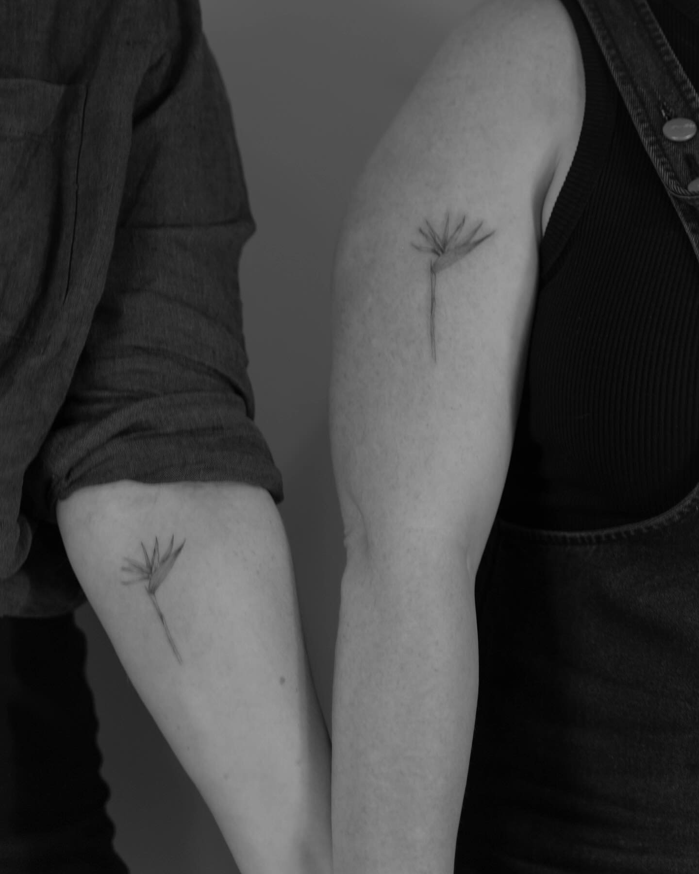 Tatuaje de matching en brazo, línea fina Sinkply Madrid