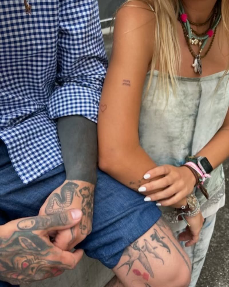 Tatuaje de matching en brazo, línea fina Sinkply Madrid