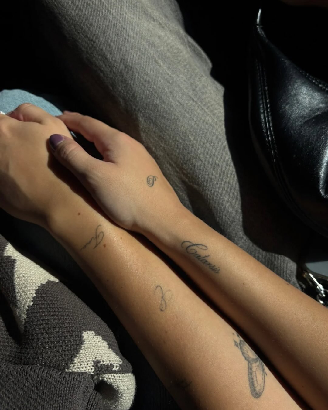 Tatuaje de matching en brazo, línea fina Sinkply Madrid