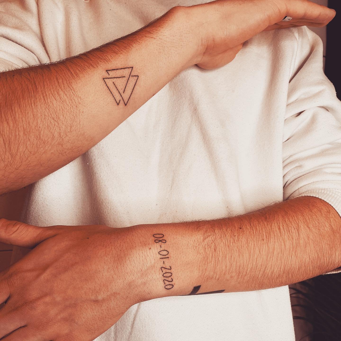 Tatuaje de matching en brazo, línea fina Sinkply Madrid