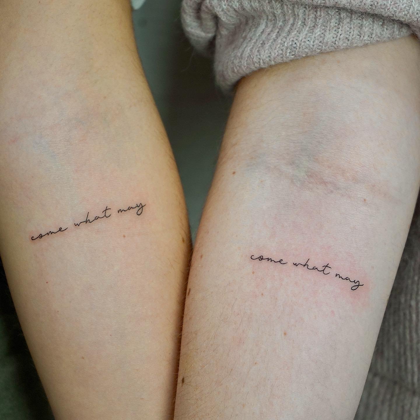 Tatuaje de matching en brazo, línea fina Sinkply Madrid