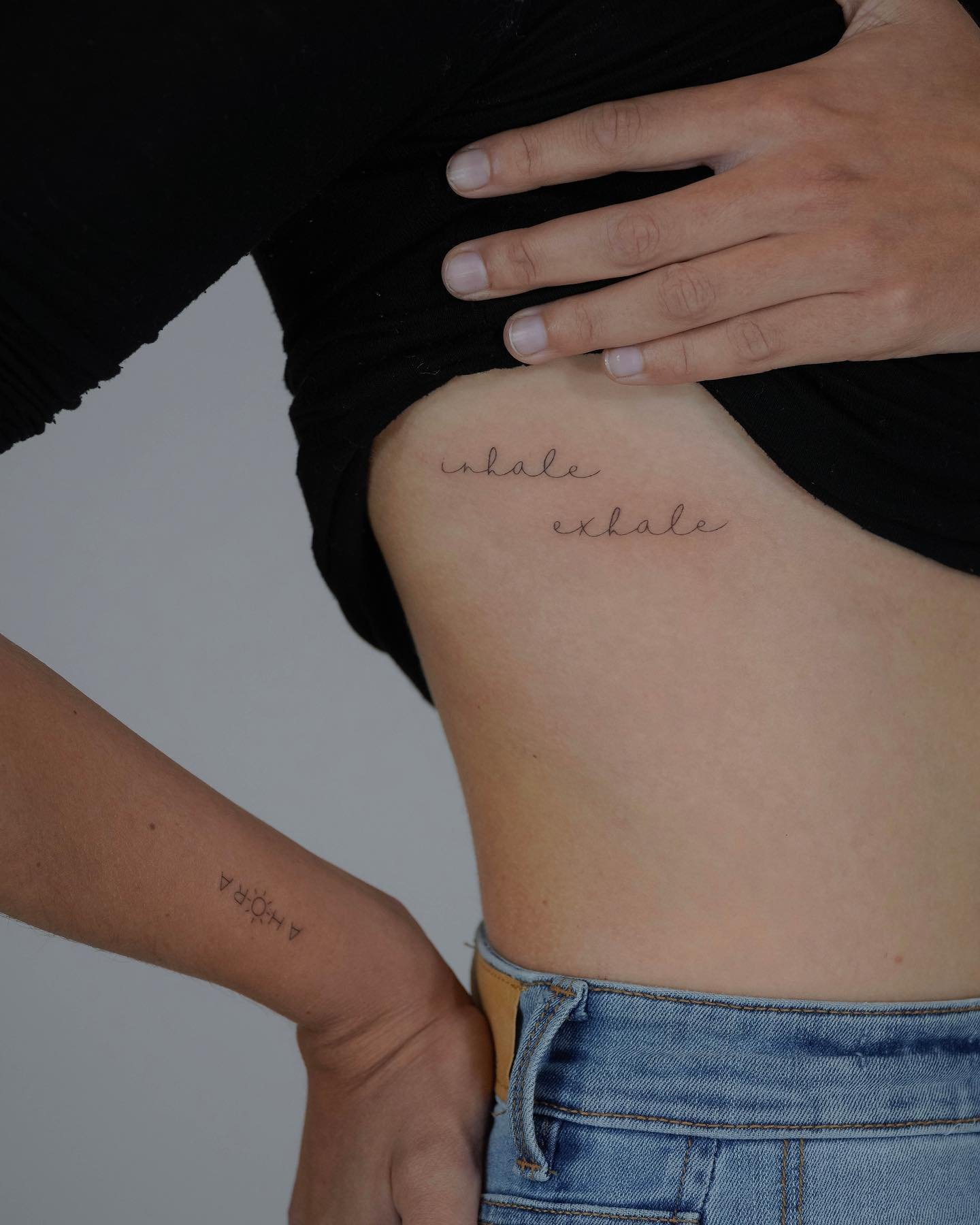 Tatuaje de matching en brazo, línea fina Sinkply Madrid