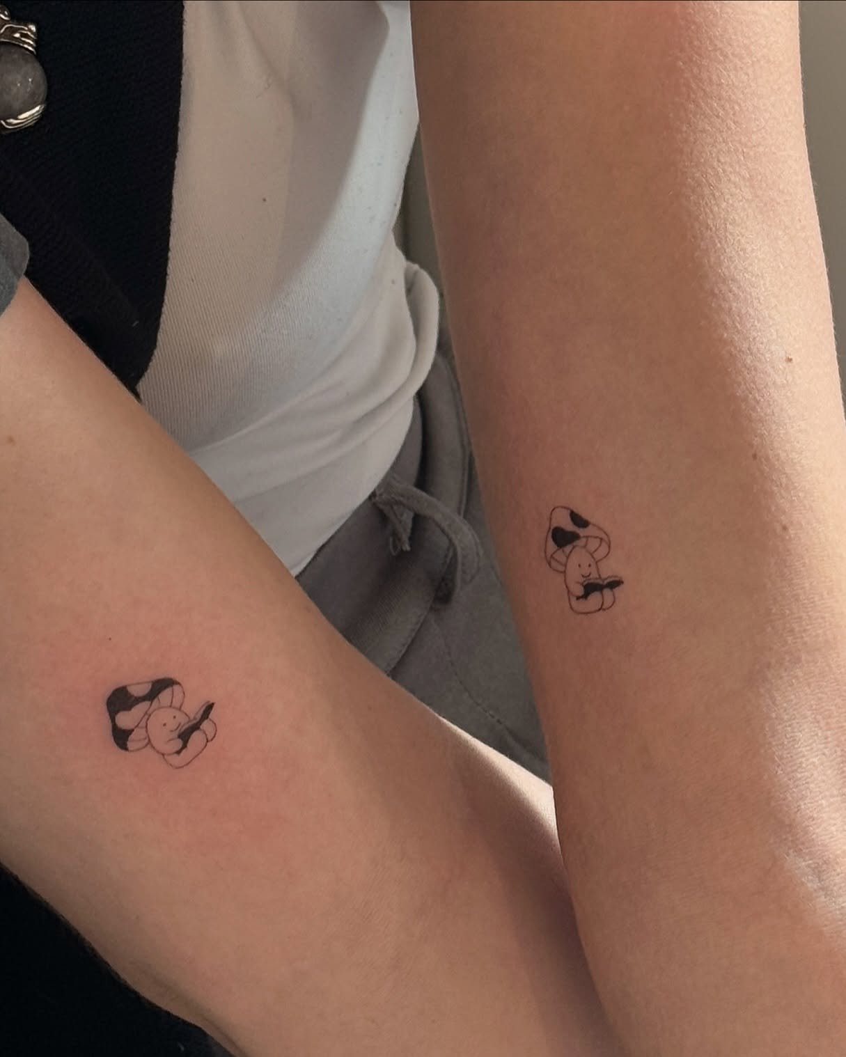 Tatuaje de matching en brazo, línea fina Sinkply Madrid