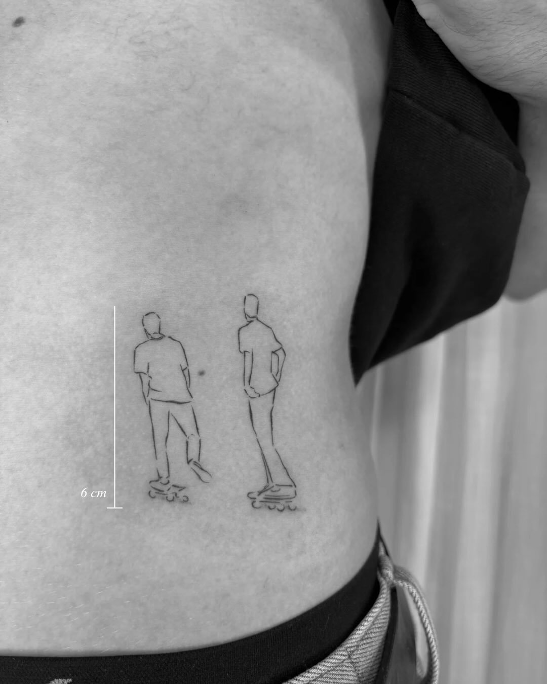 Tatuaje de matching en costilla, línea fina Sinkply Madrid