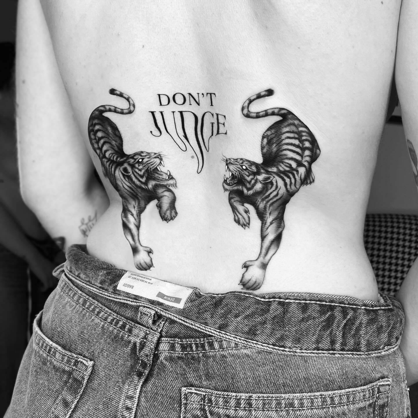 Tatuaje de matching en espalda, línea fina Sinkply Madrid