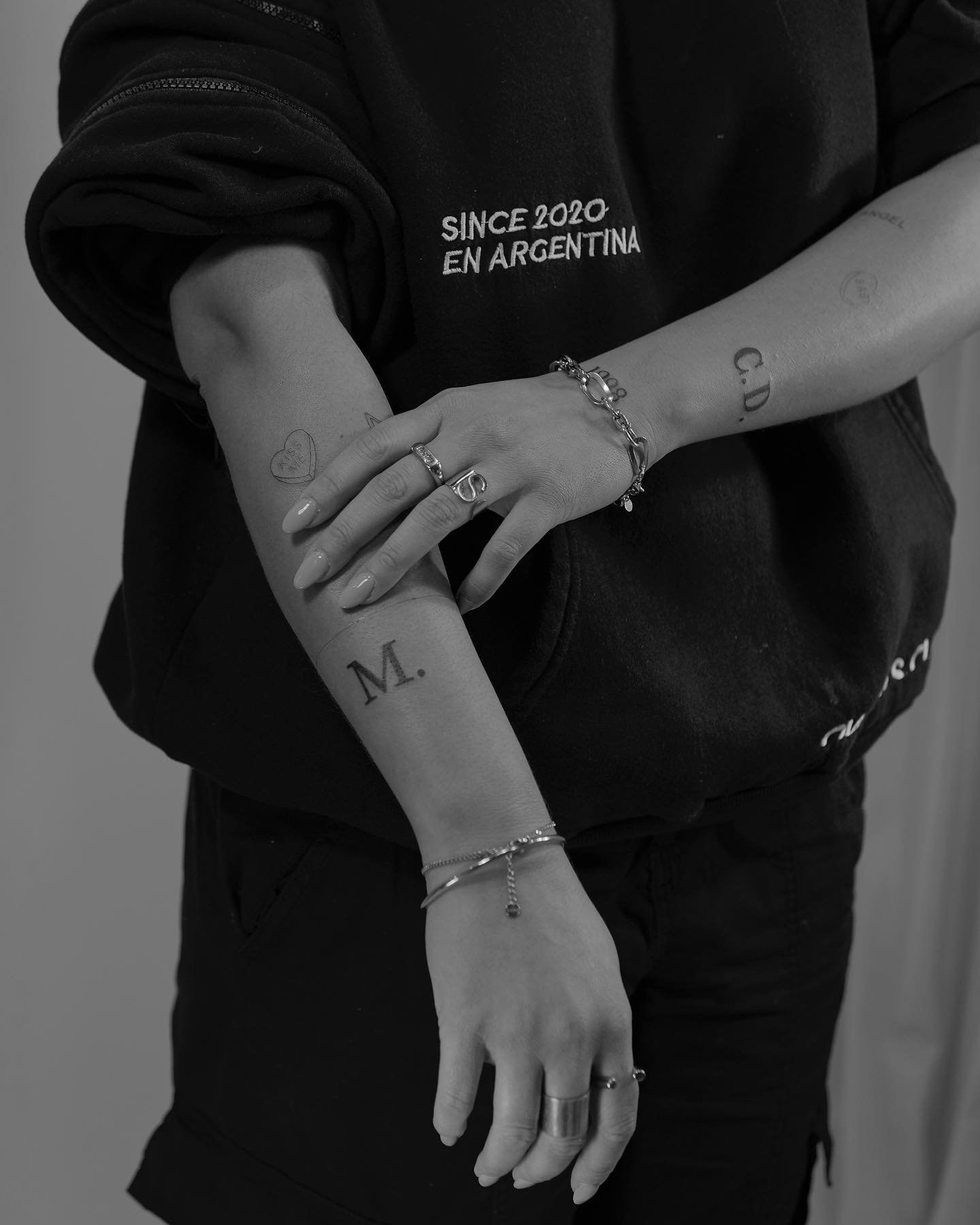 Tatuaje de matching en mano, línea fina Sinkply Madrid