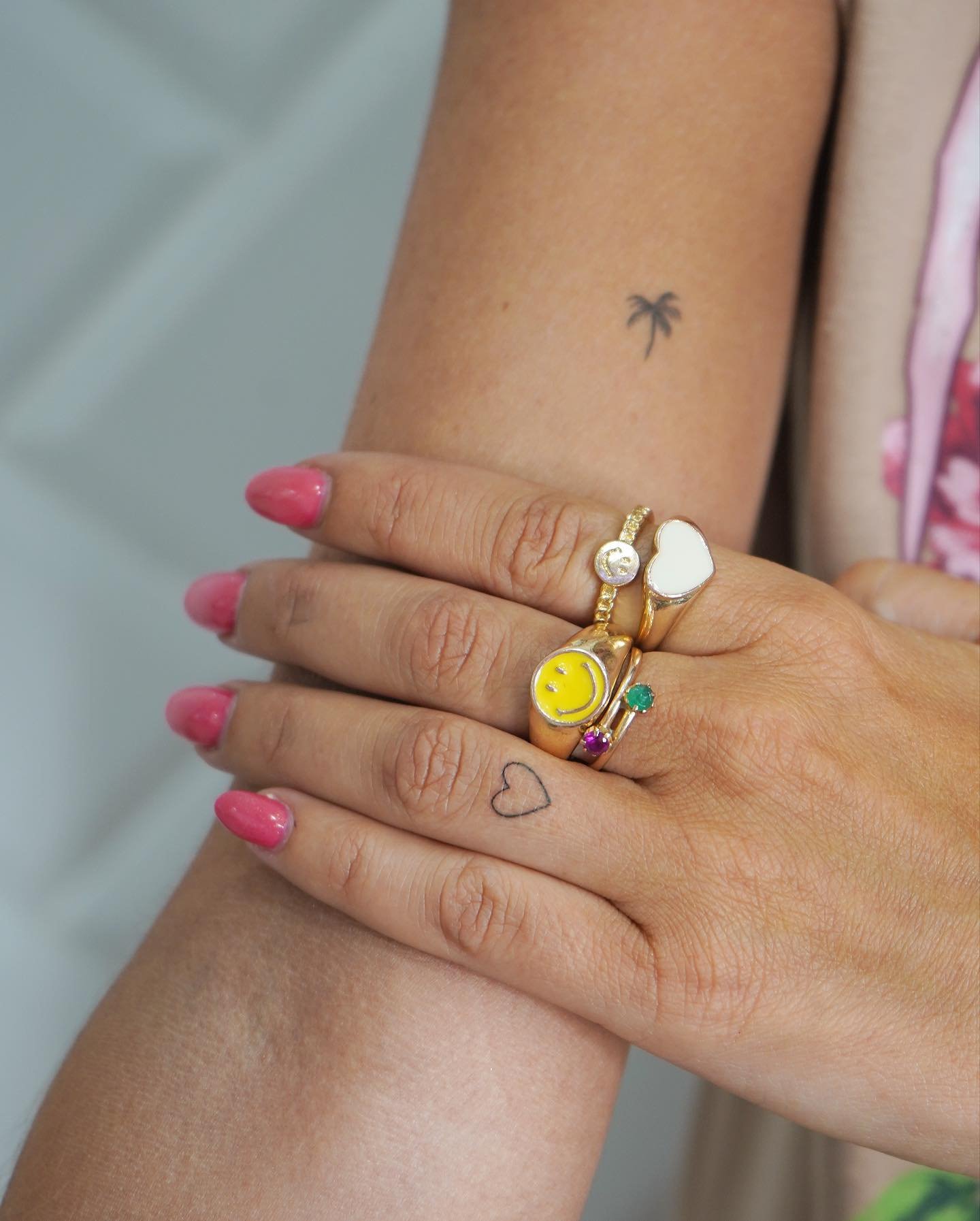 Tatuaje de matching en mano, línea fina Sinkply Madrid