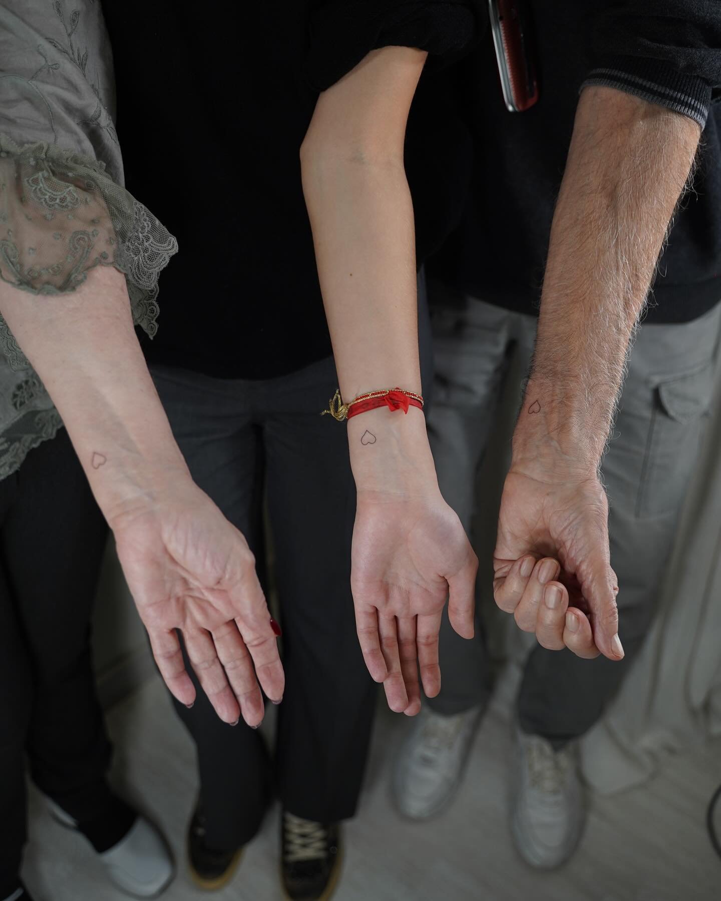 Tatuaje de matching en muneca, línea fina Sinkply Madrid