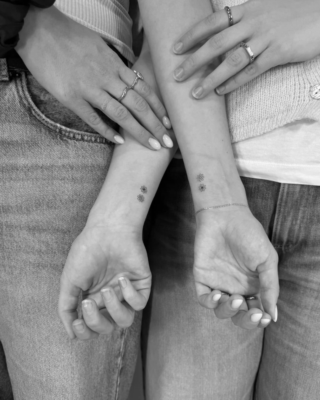 Tatuaje de matching en muneca, línea fina Sinkply Madrid