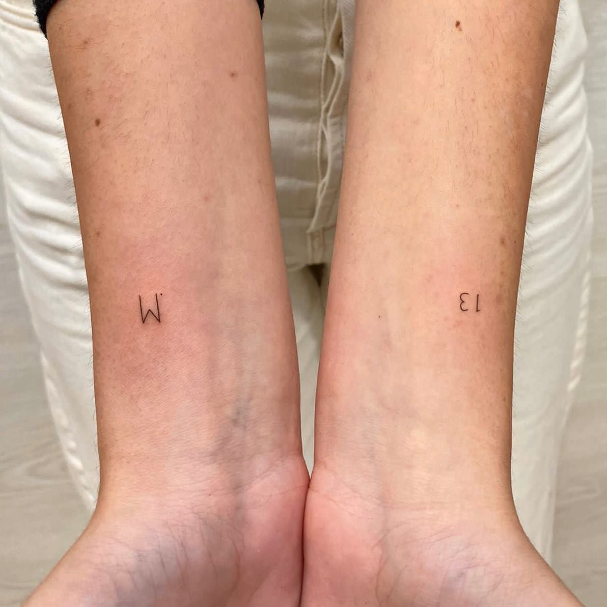 Tatuaje de matching en muneca, línea fina Sinkply Madrid